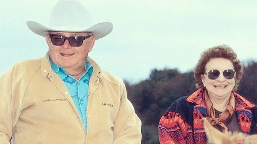 Cowboy Hall Of Famer Clark McEntire Dies At 86, Daughter Reba Says - NewsOn6.com