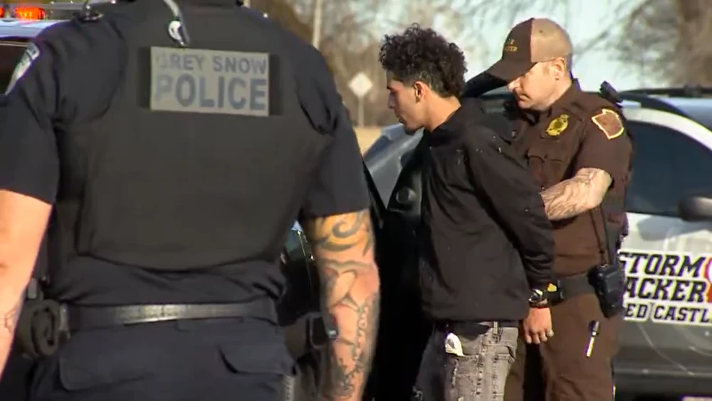 Suspect in custody after fleeing traffic stop on Turner Turnpike in ...