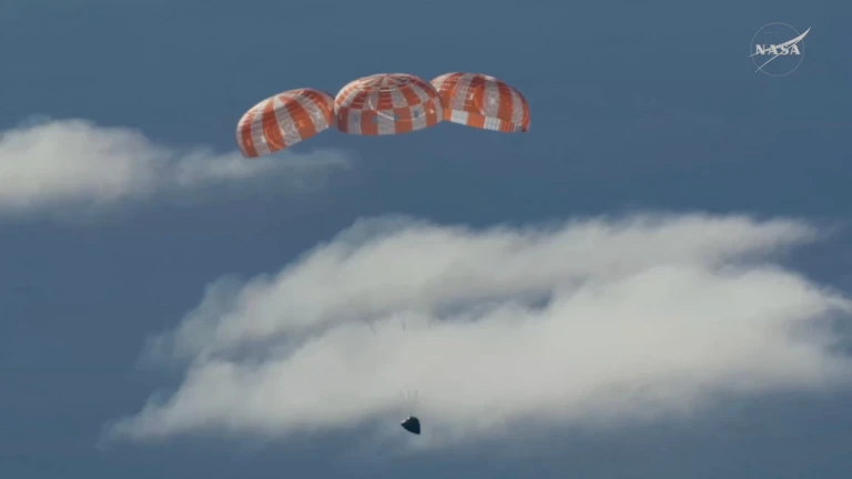 Artemis II crew splashes down near San Diego after historic moon ...
