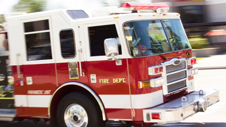 Rollover crash closes westbound lanes on Broken Arrow Expressway ...